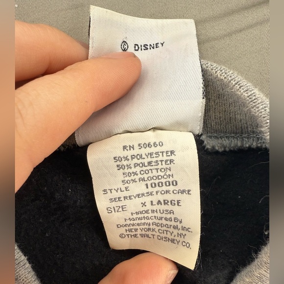 ✨ Vintage Mickey & Co. Disney Crewneck Sweatshirt – Size XL ✨ - Picture 9 of 9